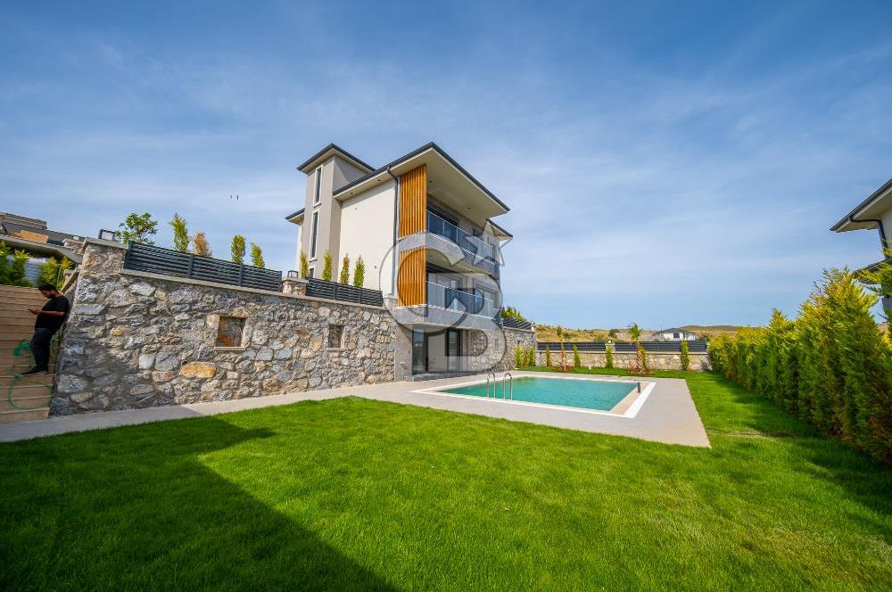 800 M2 ARSA İÇERİSİNDE MÜSTAKİL HAVUZLU MUHTEŞEM VİLLA