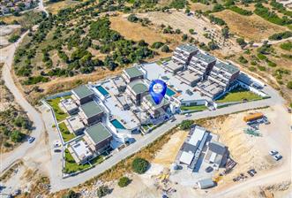 ÇEŞME AYASARANDA SATILIK DENİZ MANZARALI EŞYALI 2+1 REZİDANS