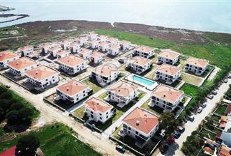 AYVALIK ALTINOVA KOLAYLI HAVUZLU SİTEDE SATILIK 1+1 BAHÇE KATI