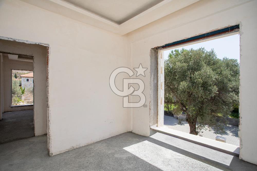 Eski Foça İsmetpaşa Mah. Satılık 5+1 Müstakil Villa