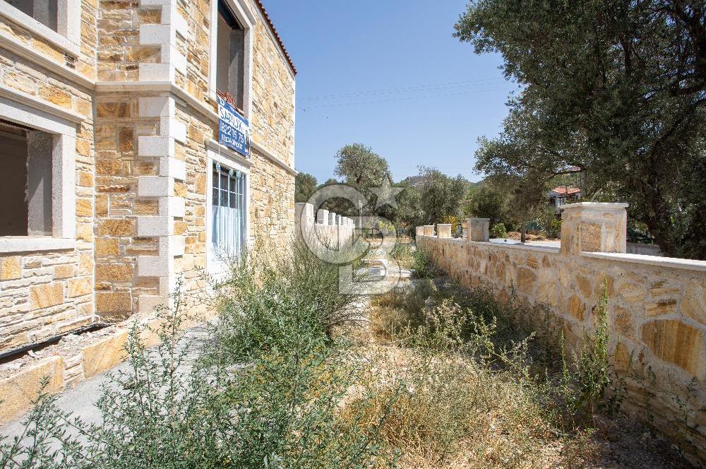 Eski Foça İsmetpaşa Mah. Satılık 5+1 Müstakil Villa