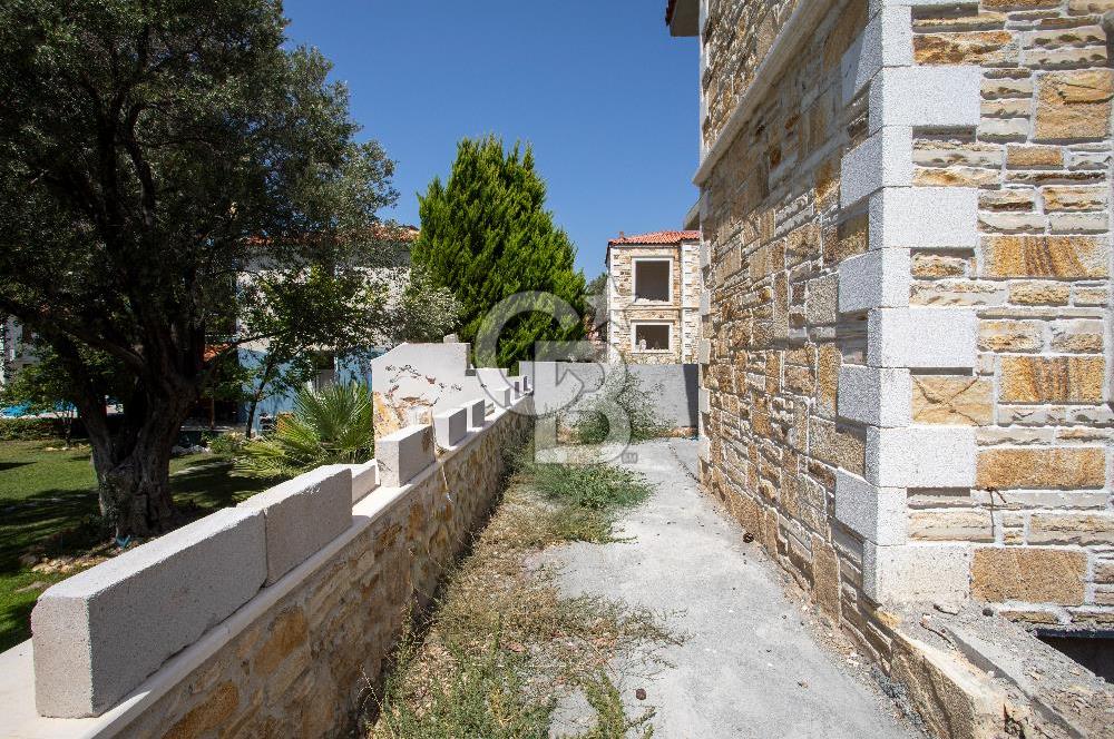 Eski Foça İsmetpaşa Mah. Satılık 5+1 Müstakil Villa