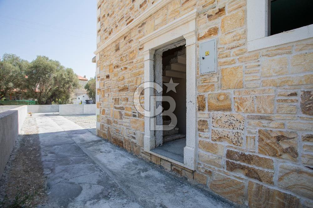 Eski Foça İsmetpaşa Mah. Satılık 5+1 Müstakil Villa