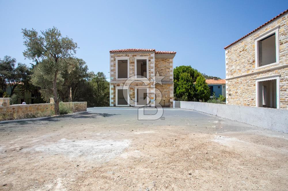 Eski Foça İsmetpaşa Mah. Satılık 5+1 Müstakil Villa