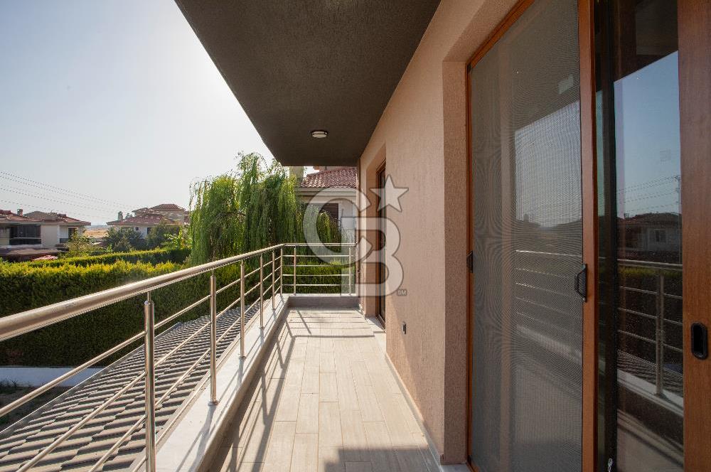 Foça Bağarası Villalar Bölgesinde Satılık 4+1 Müstakil Villa