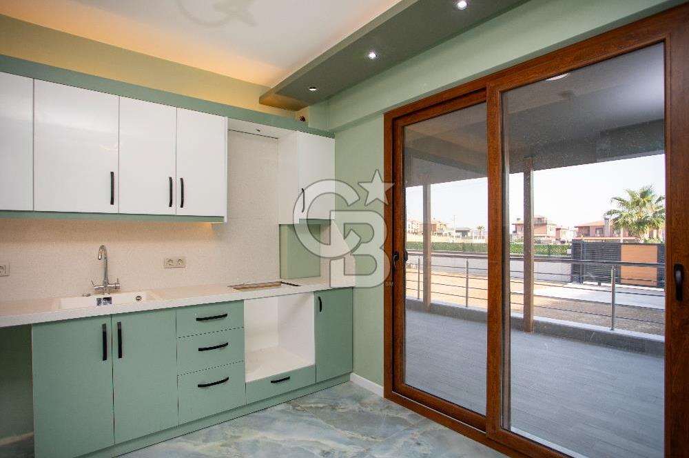Foça Bağarası Villalar Bölgesinde Satılık 4+1 Müstakil Villa