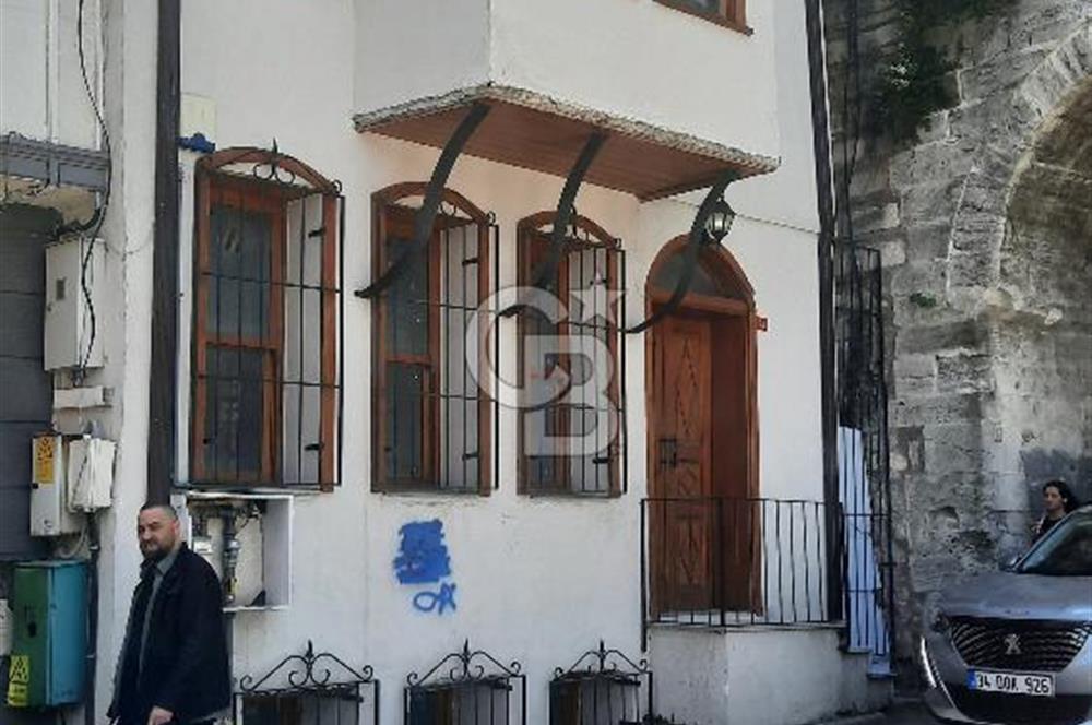 Vezneciler Metro Durağının Yanı Başında Yenilenmiş Müstakil Tarihi Bina