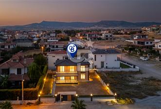 Foça Bağarası Villalar Bölgesinde Satılık 4+1 Müstakil Villa