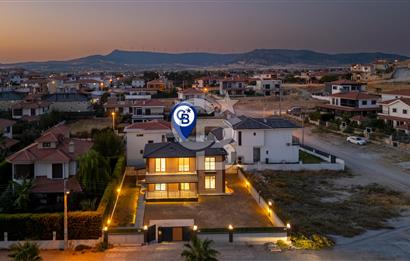 Foça Bağarası Villalar Bölgesinde Satılık 4+1 Müstakil Villa