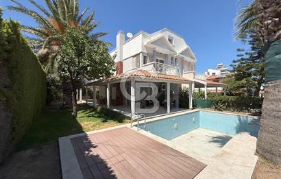 İzmir Çeşme Boyalık, Müstakil Havuzlu 4 + 1 Satılık Villa