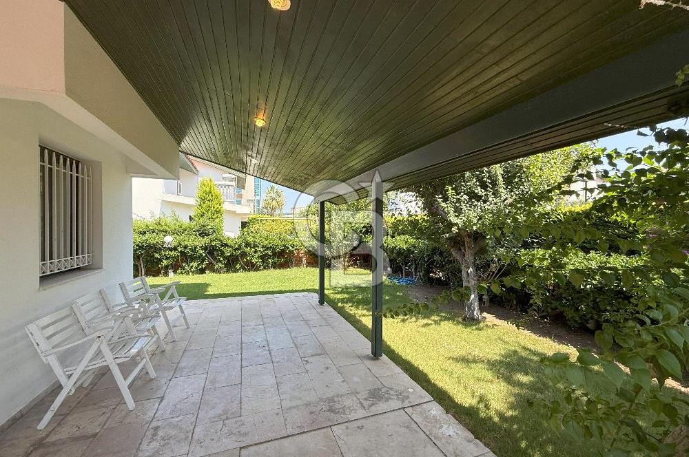 İzmir Çeşme Ilıca., Plaja 100m 4 + 1 Satılık Villa