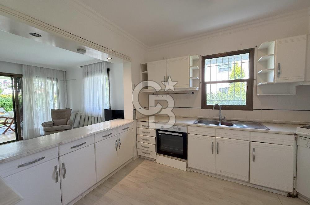 İzmir Çeşme Ilıca., Plaja 100m 4 + 1 Satılık Villa