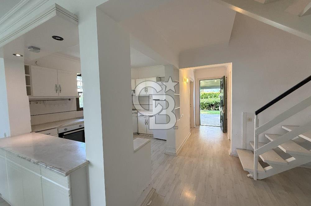 İzmir Çeşme Ilıca., Plaja 100m 4 + 1 Satılık Villa