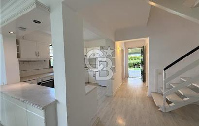 İzmir Çeşme Ilıca., Plaja 100m 4 + 1 Satılık Villa