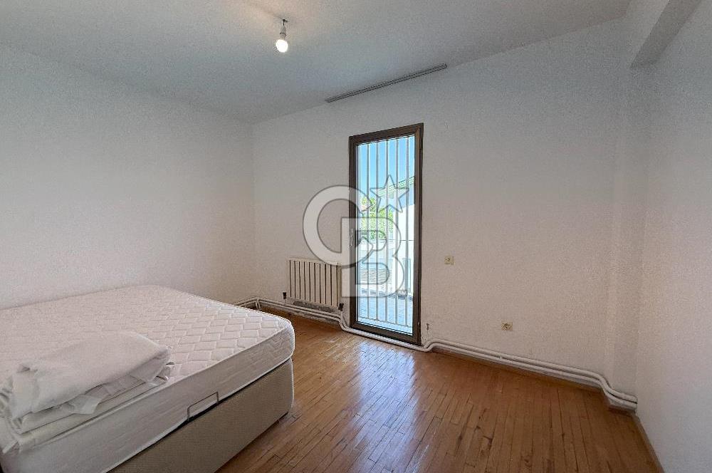 İzmir Çeşme Ilıca., Plaja 100m 4 + 1 Satılık Villa
