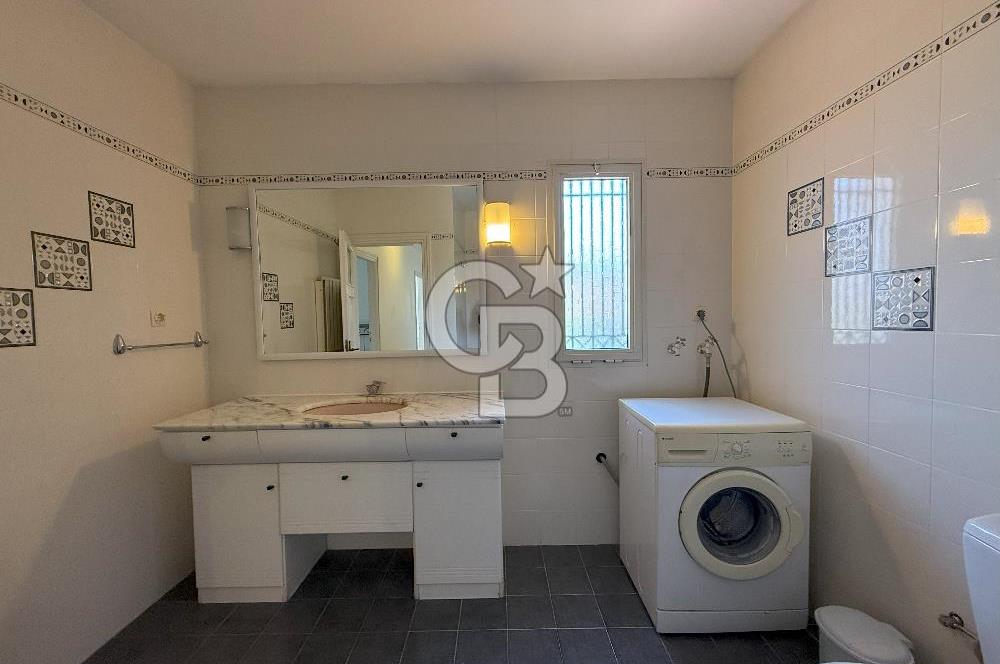 İzmir Çeşme Ilıca., Plaja 100m 4 + 1 Satılık Villa