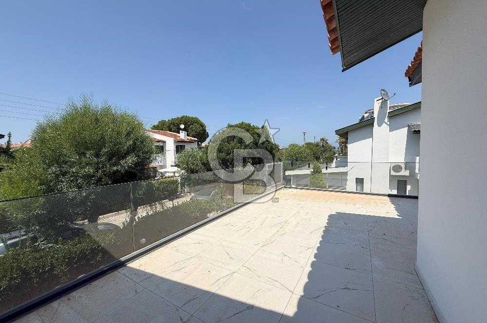İzmir Çeşme Ilıca., Plaja 100m 4 + 1 Satılık Villa