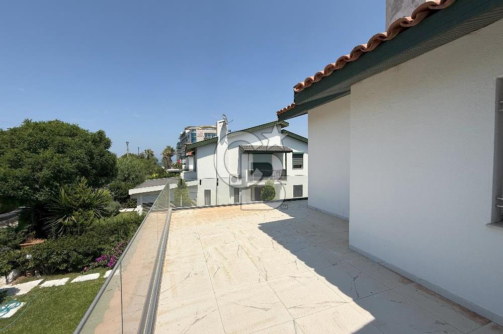 İzmir Çeşme Ilıca., Plaja 100m 4 + 1 Satılık Villa