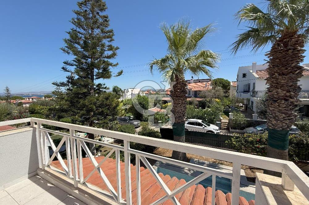 İzmir Çeşme Boyalık, Müstakil Havuzlu 4 + 1 Satılık Villa