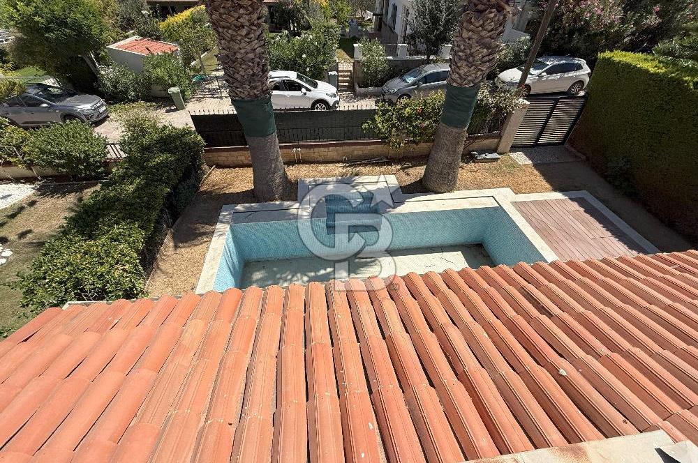 İzmir Çeşme Boyalık, Müstakil Havuzlu 4 + 1 Satılık Villa