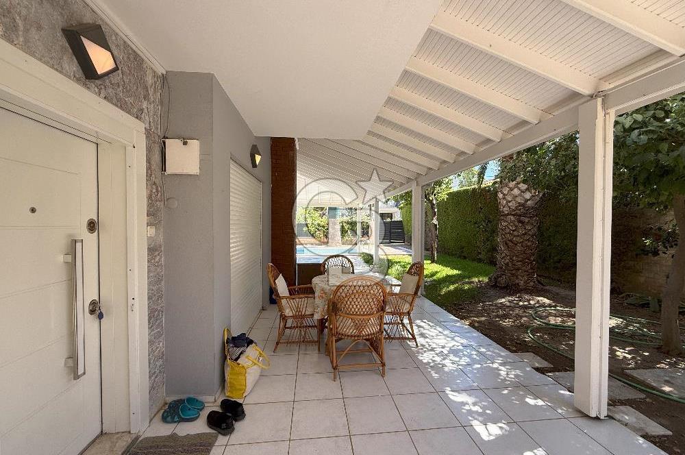 İzmir Çeşme Boyalık, Müstakil Havuzlu 4 + 1 Satılık Villa