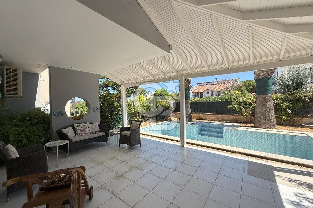 İzmir Çeşme Boyalık, Müstakil Havuzlu 4 + 1 Satılık Villa