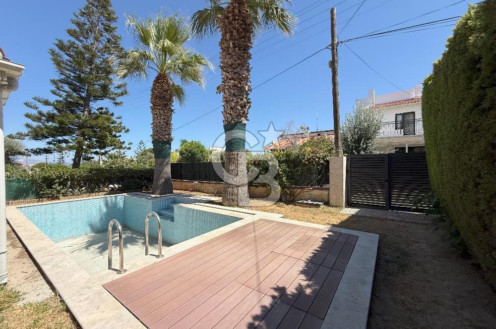 İzmir Çeşme Boyalık, Müstakil Havuzlu 4 + 1 Satılık Villa