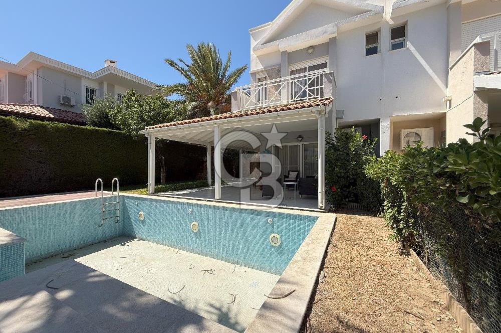 İzmir Çeşme Boyalık, Müstakil Havuzlu 4 + 1 Satılık Villa