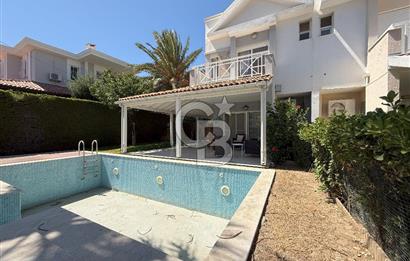 İzmir Çeşme Boyalık, Müstakil Havuzlu 4 + 1 Satılık Villa