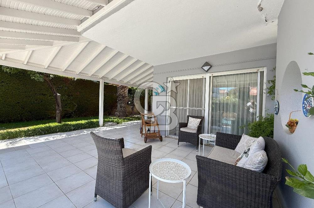 İzmir Çeşme Boyalık, Müstakil Havuzlu 4 + 1 Satılık Villa