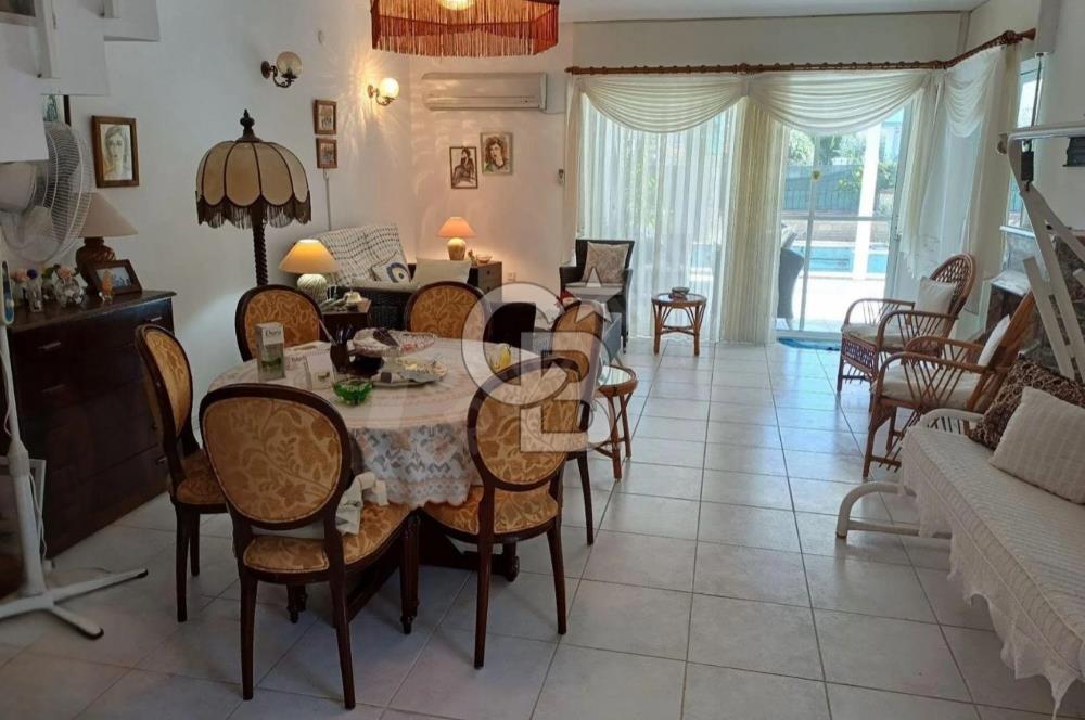 İzmir Çeşme Boyalık, Müstakil Havuzlu 4 + 1 Satılık Villa