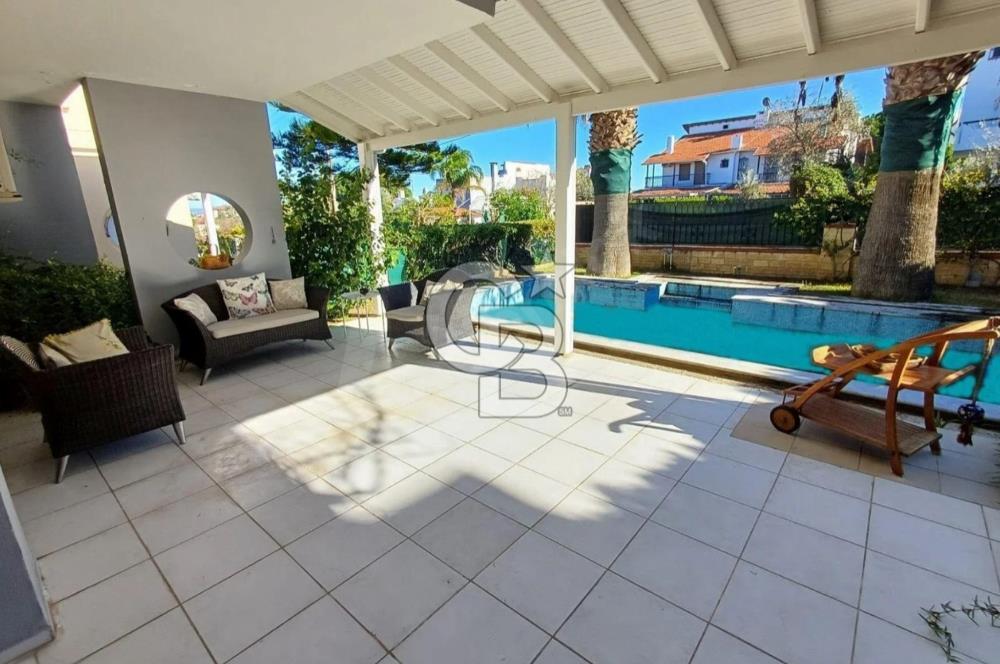 İzmir Çeşme Boyalık, Müstakil Havuzlu 4 + 1 Satılık Villa