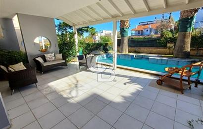 İzmir Çeşme Boyalık, Müstakil Havuzlu 4 + 1 Satılık Villa