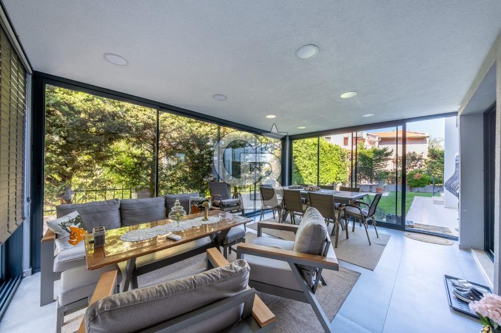 Kahramandere’de 300 m² Net Kullanımlı, Şömineli 5+1 Lüks Villa – Özel Kış Bahçeli