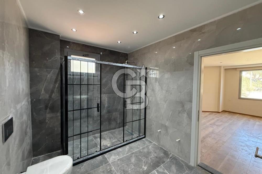 Urla Bademler Hekimköy Sitesinde Satılık 5+1 Villa