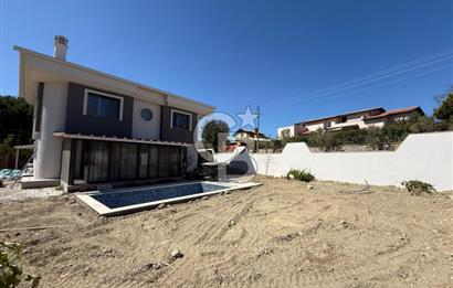 Urla Bademler Hekimköy Sitesinde Satılık 5+1 Villa