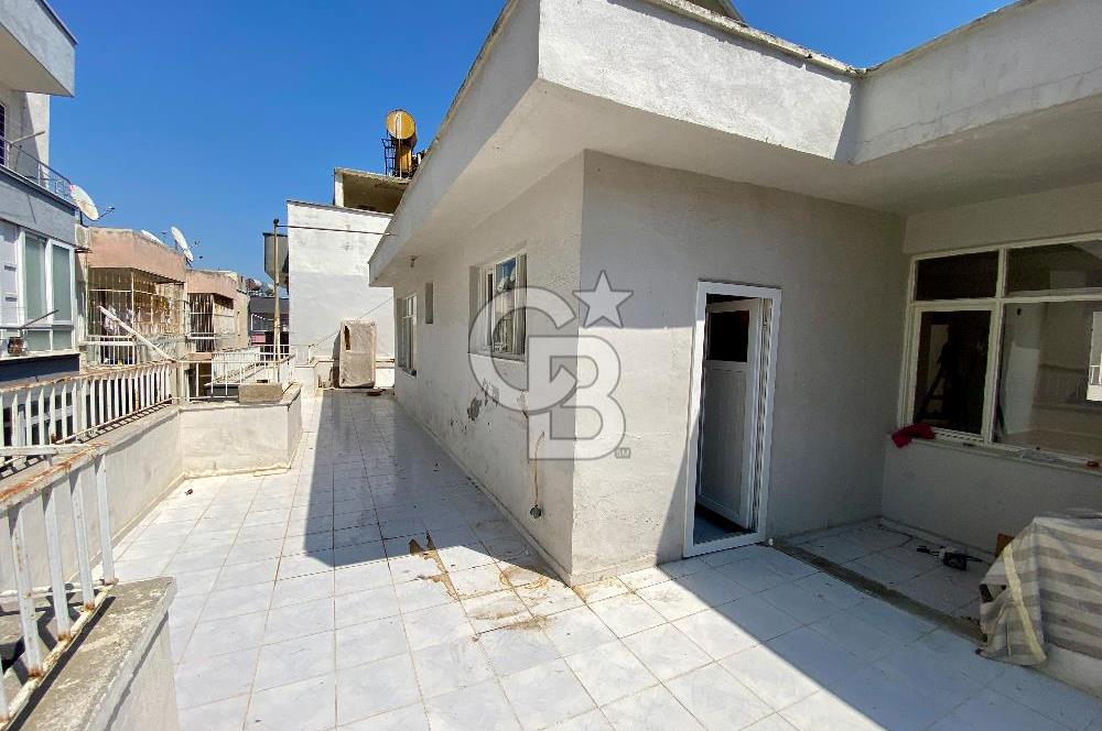Mersin Yenişehir Palmiye Mahallesi – Kiralık 3+1 Çatı Katı Daire 