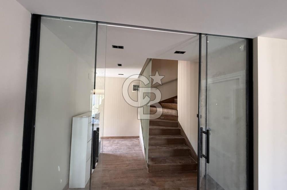 Urla Bademler Hekimköy Sitesinde Satılık 5+1 Villa