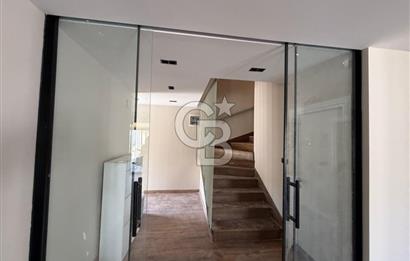 Urla Bademler Hekimköy Sitesinde Satılık 5+1 Villa