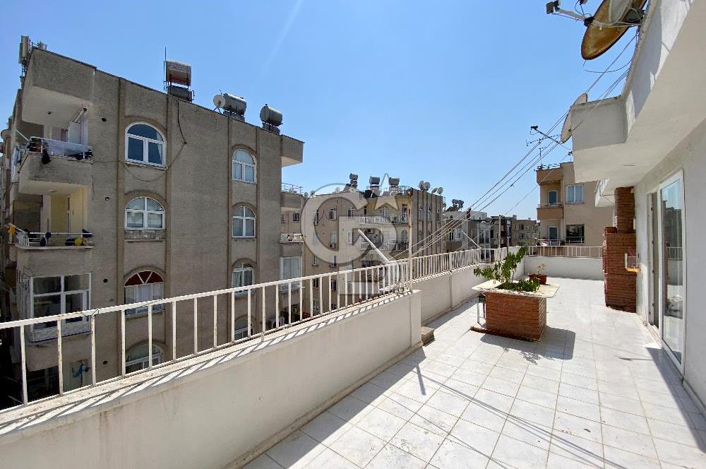 Mersin Yenişehir Palmiye Mahallesi – Kiralık 3+1 Çatı Katı Daire 
