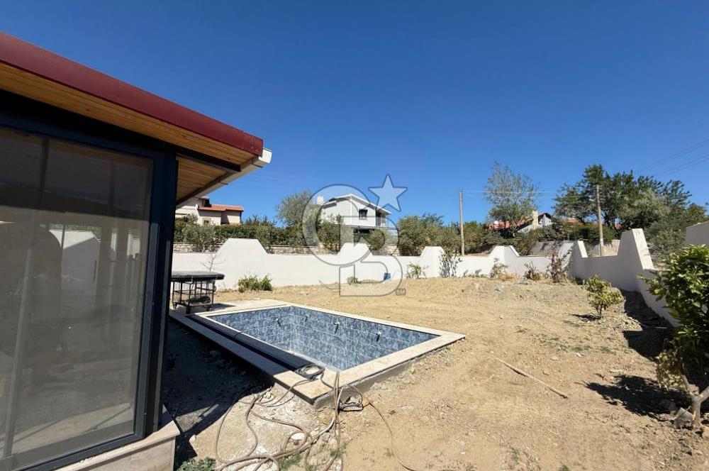 Urla Bademler Hekimköy Sitesinde Satılık 5+1 Villa