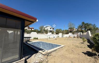 Urla Bademler Hekimköy Sitesinde Satılık 5+1 Villa