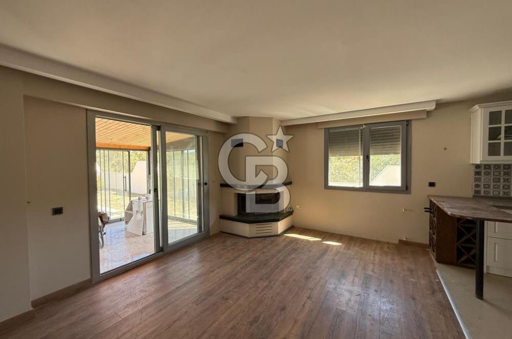 Urla Bademler Hekimköy Sitesinde Satılık 5+1 Villa
