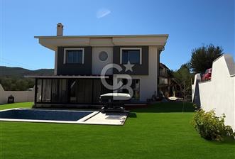 Urla Bademler Hekimköy Sitesinde Satılık 5+1 Villa