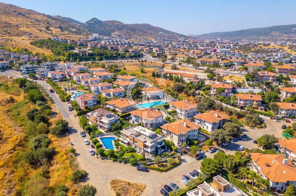 GÜZELBAHÇE KAHRAMANDEREDE BUTİK SİTE İÇERİSİNDE KİRALIK VİLLA