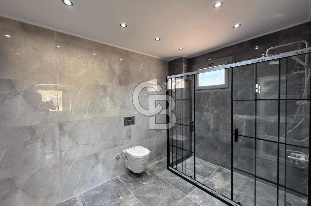 Urla Bademler Hekimköy Sitesinde Satılık 5+1 Villa