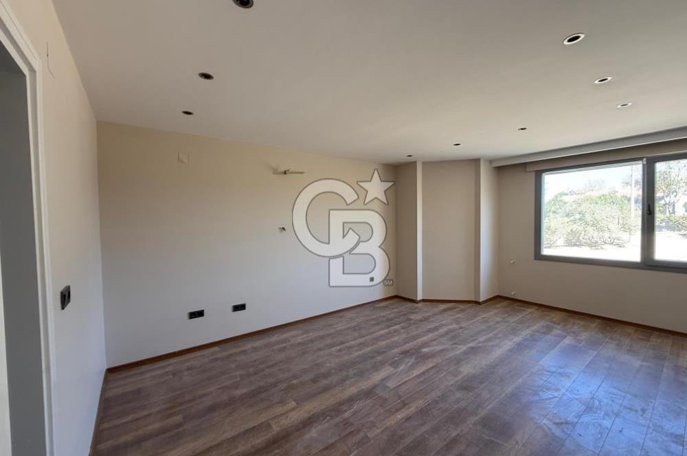 Urla Bademler Hekimköy Sitesinde Satılık 5+1 Villa