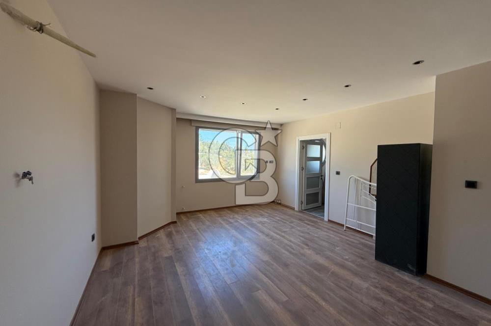 Urla Bademler Hekimköy Sitesinde Satılık 5+1 Villa