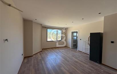 Urla Bademler Hekimköy Sitesinde Satılık 5+1 Villa