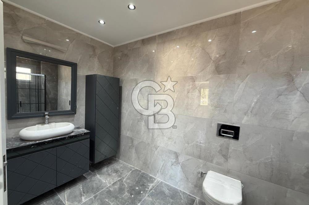 Urla Bademler Hekimköy Sitesinde Satılık 5+1 Villa